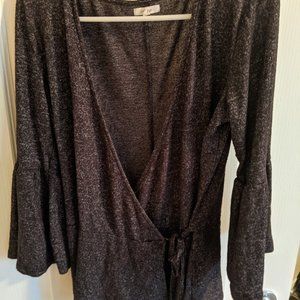 Deep V cut with tie in front